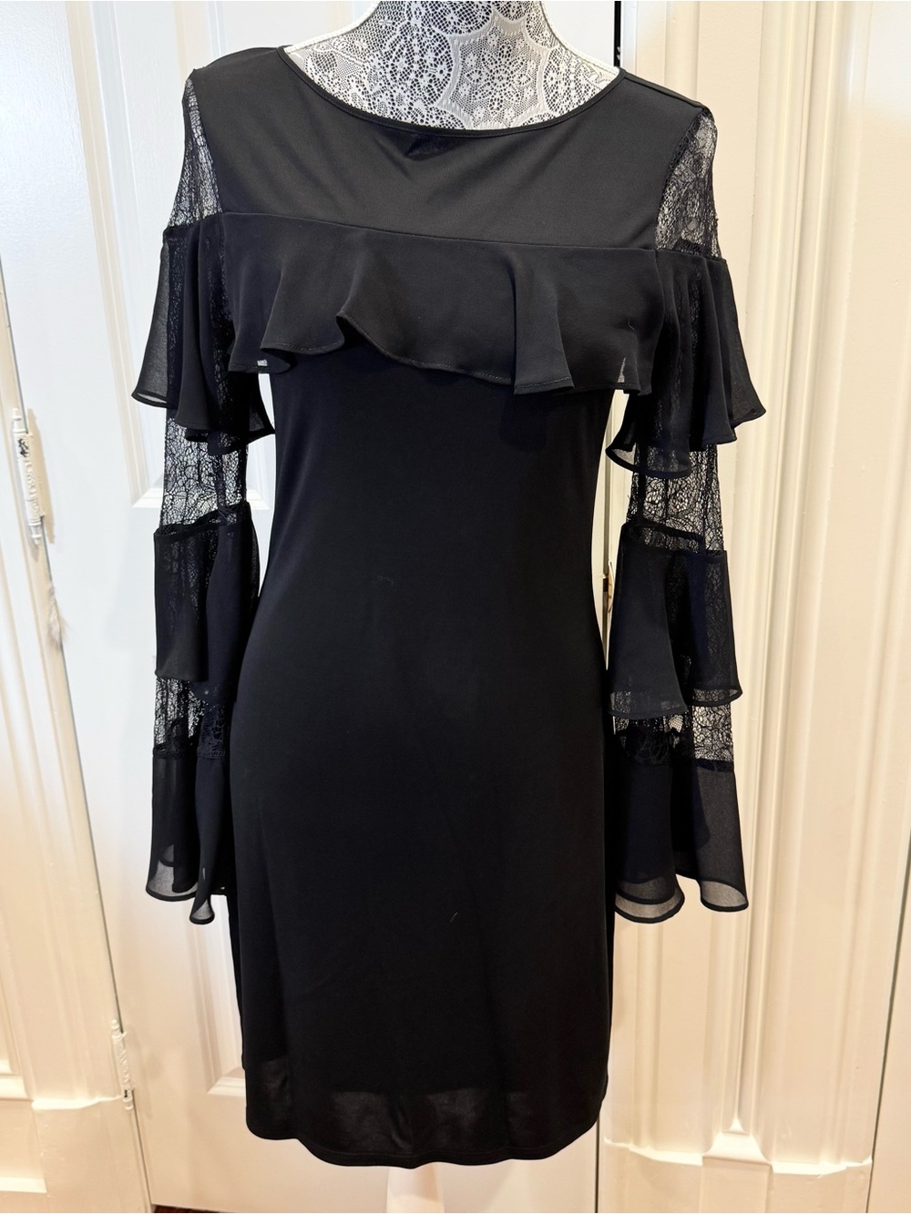 White House Black Market Black Lace Tiered-Sleeve Ruffle Dress Sz XS Coquette
